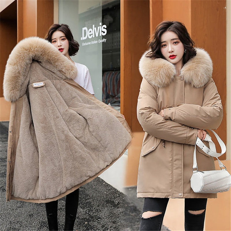 ArcticLux Parka| Waar warmte en stijl samenkomen zonder onze harige vrienden te schaden.